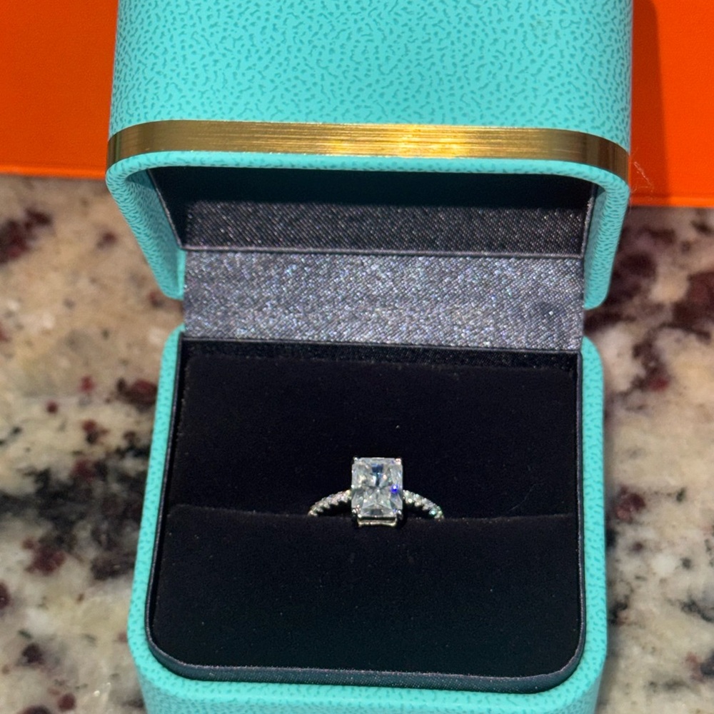 Amazon Silver and White Women's Ring